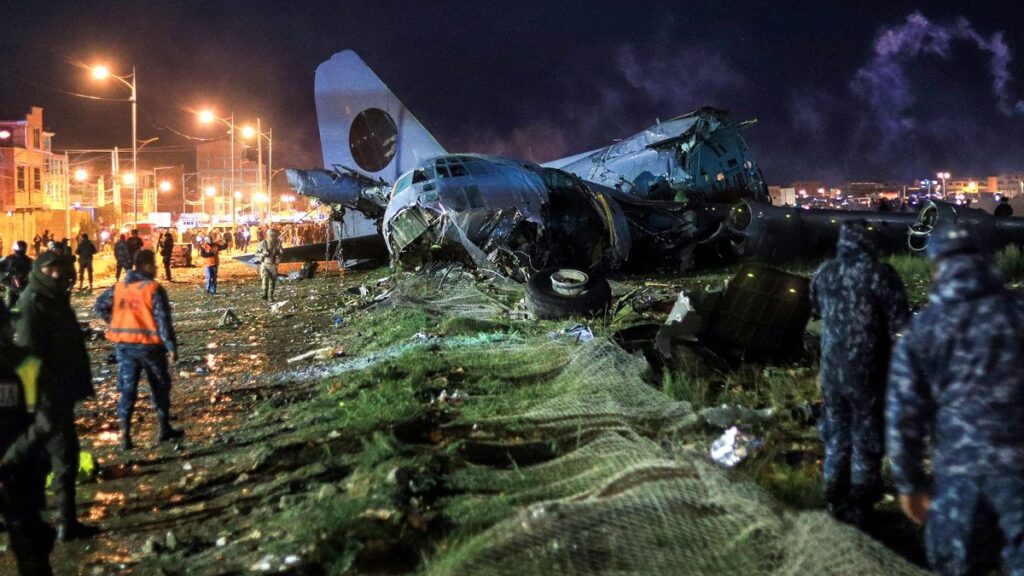 Bolivia Plane Crash: 15 Dead, Cash Scattered at El Alto