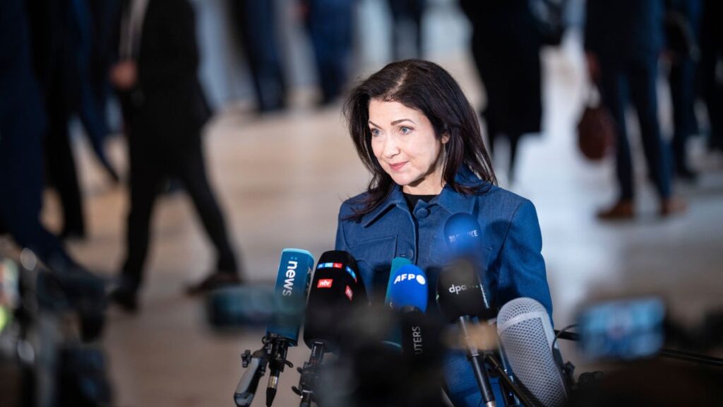 Katherina Reiche prüft Übernahme der Raffinerie Gelsenkirchen