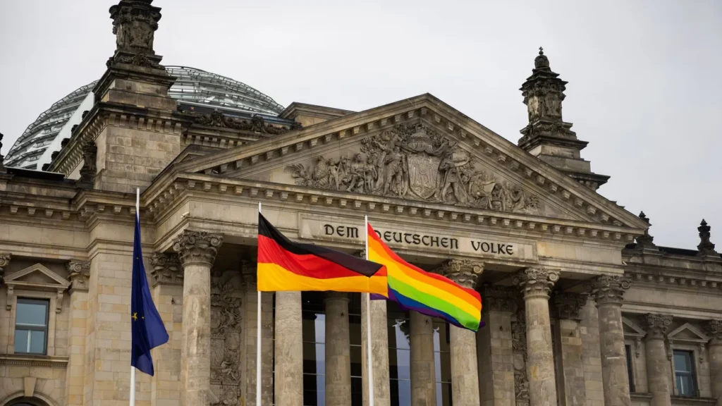 Regenbogenflagge Bundestag löst neue Debatte aus